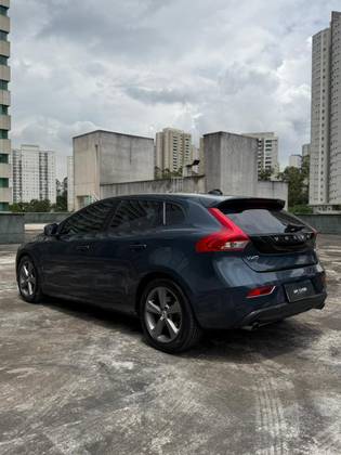 VOLVO V40 2.0 T4 KINETIC GASOLINA 4P AUTOMÁTICO